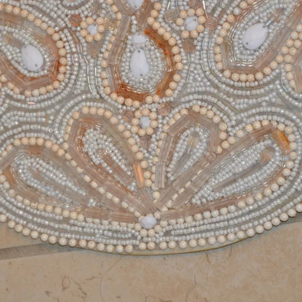 KIM SEYBERT WHITE PAISLEY CHRISTMAS HOLIDAY CRYSTAL PLACEMAT CHARGER CENTERPIECE - Picture 5 of 8